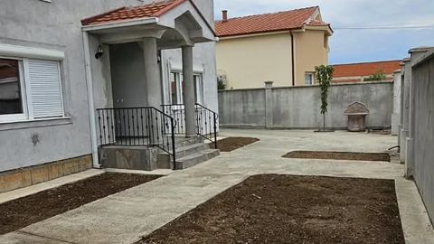 Entrance and courtyard of the Karaorman house