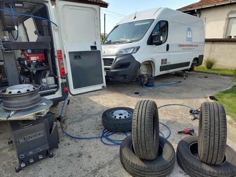 AMPA PROM mobile tyre service - Flat tyre help